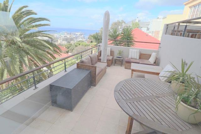 To Let 4 Bedroom Property for Rent in Green Point Western Cape